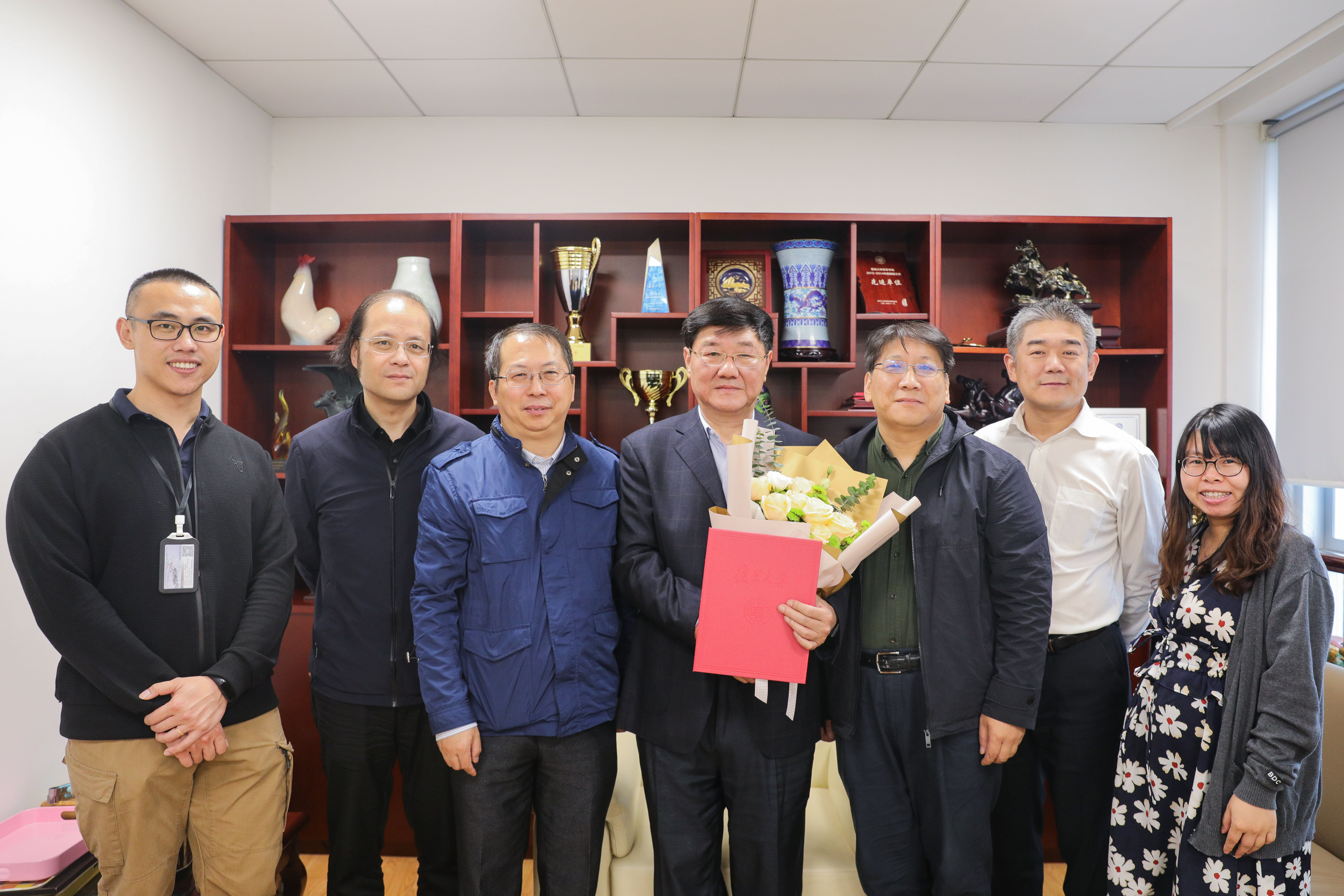 我院吴晓明教授受聘为复旦大学文科资深教授